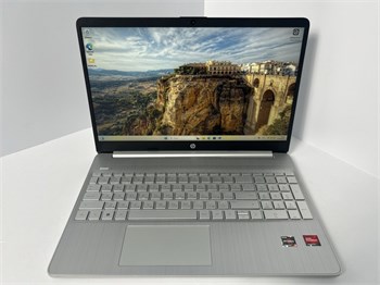 Ноутбук HP Laptop 15s-eq2021ur (3B2U5EA) 15,6"/AMD Ryzen 5 5500U/RAM 16 GB/SSD 512 GB/AMD Radeon/1920 x 1080/IPS/DOS/Подсветка кл-ры:LED/серебристый. Состояние: Уценка/Большой след. на матрице от клавиатуры/С2 3B2U5EA-Уценка/Большой след. на матрице от клавиатуры/С2